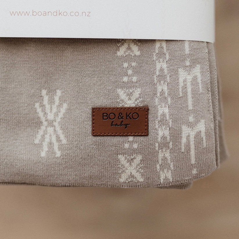 Bo & Ko Alofa Pepe Blanket Pebble