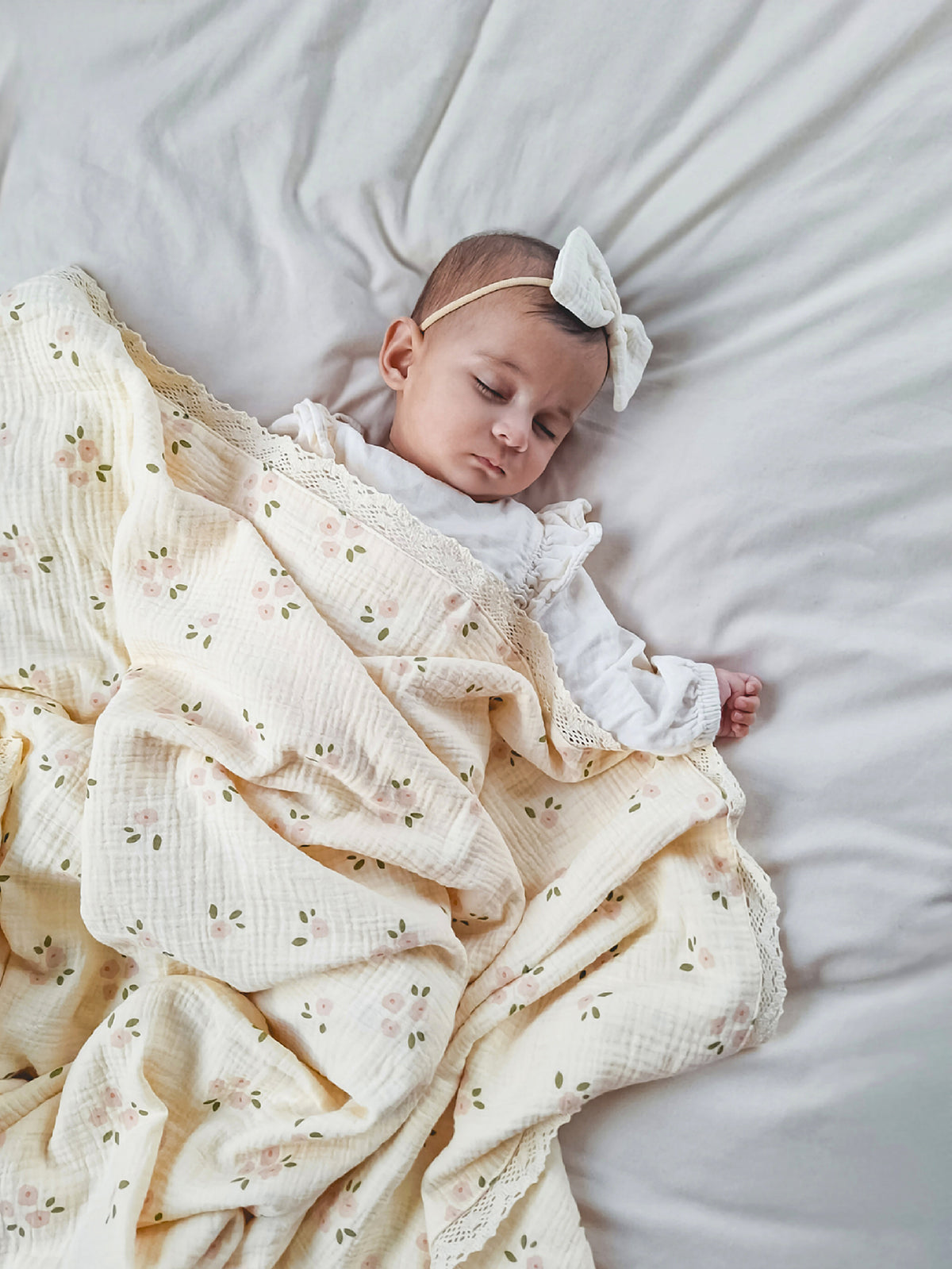 Over the Dandelions Organic Muslin Blanket Daisy with Lace