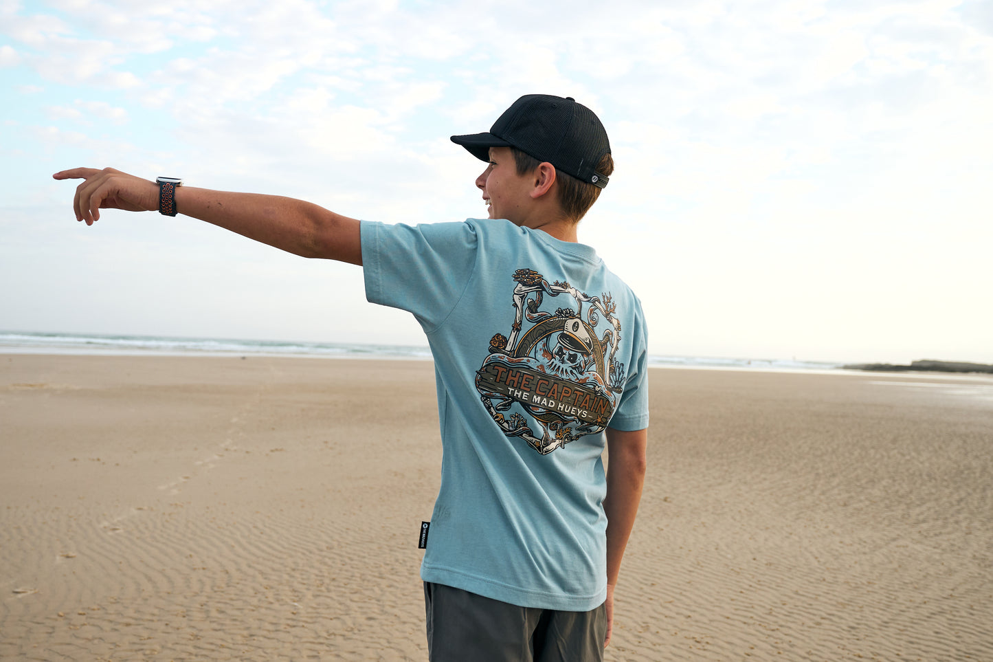 Mad Hueys The Sea Captain Tee Steel Blue