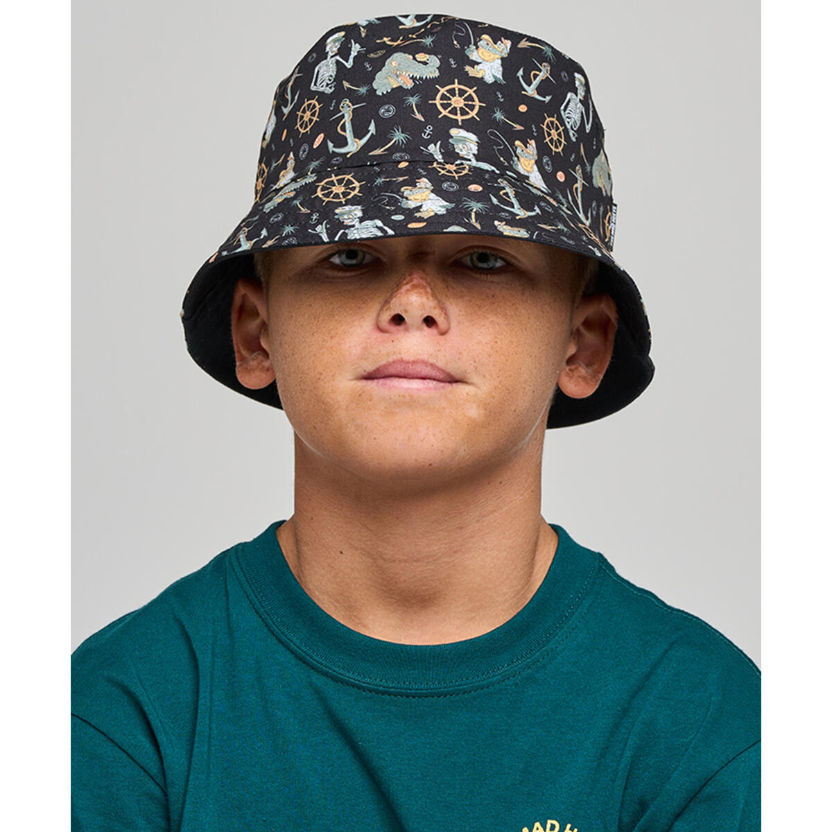 Mad Hueys Reversible Bucket Hat Croc Captain Vintage Black